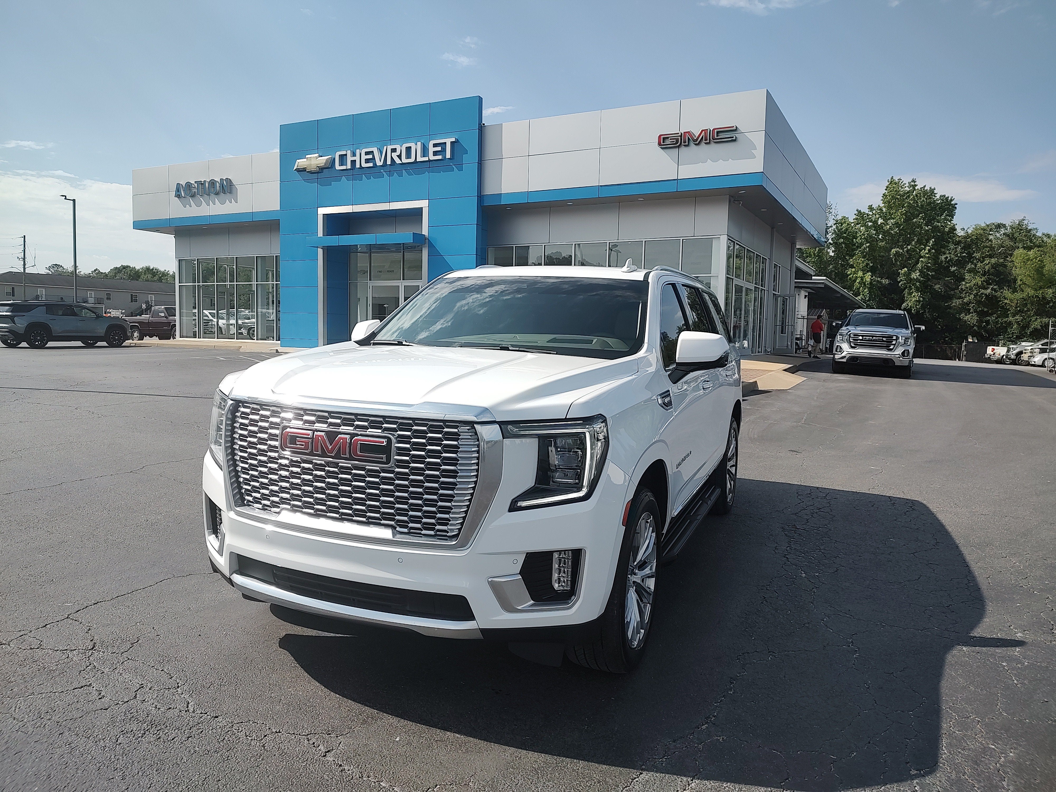 2024 GMC Yukon Denali in Summit White — front three-quarter view