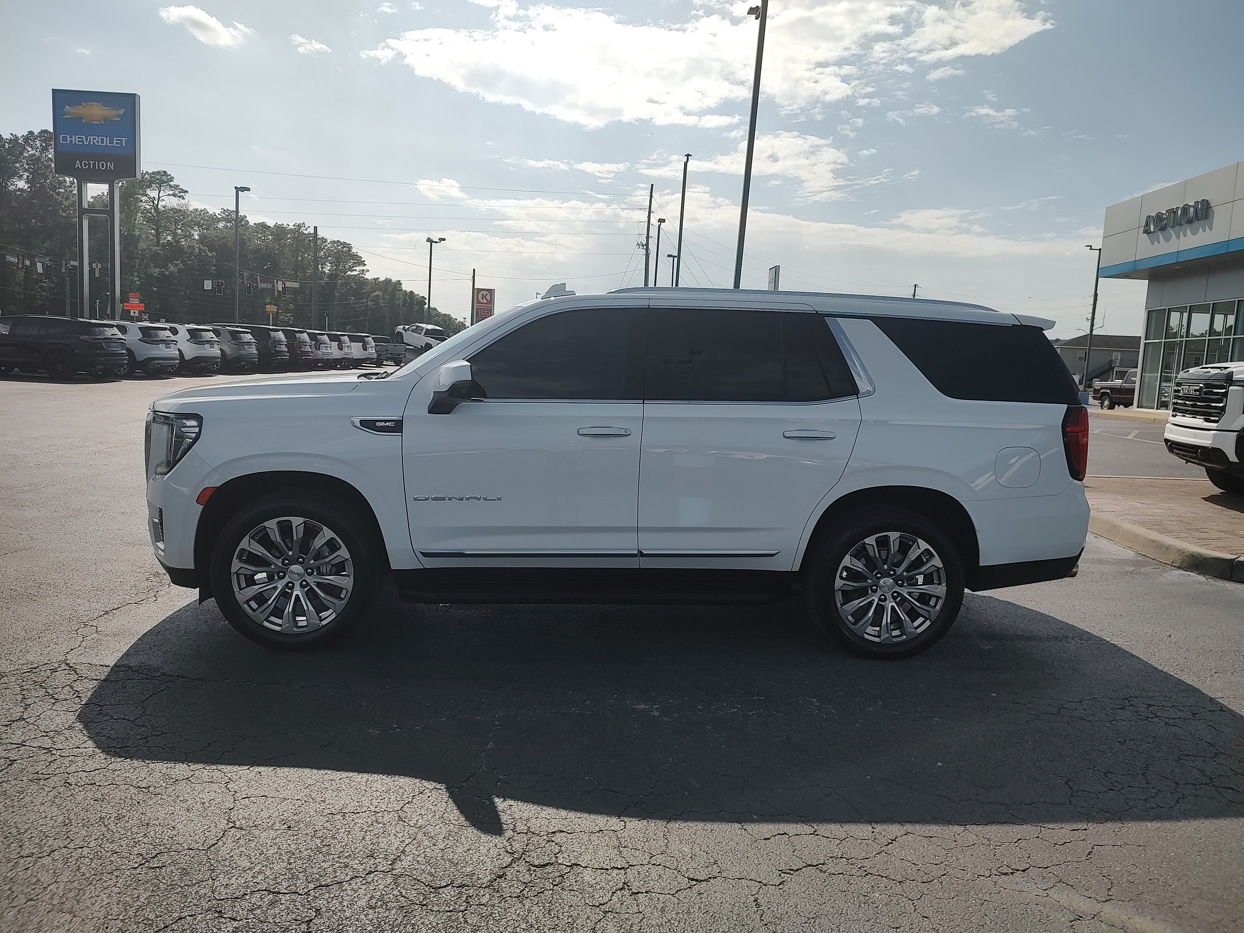 2024 GMC Yukon — side profile view