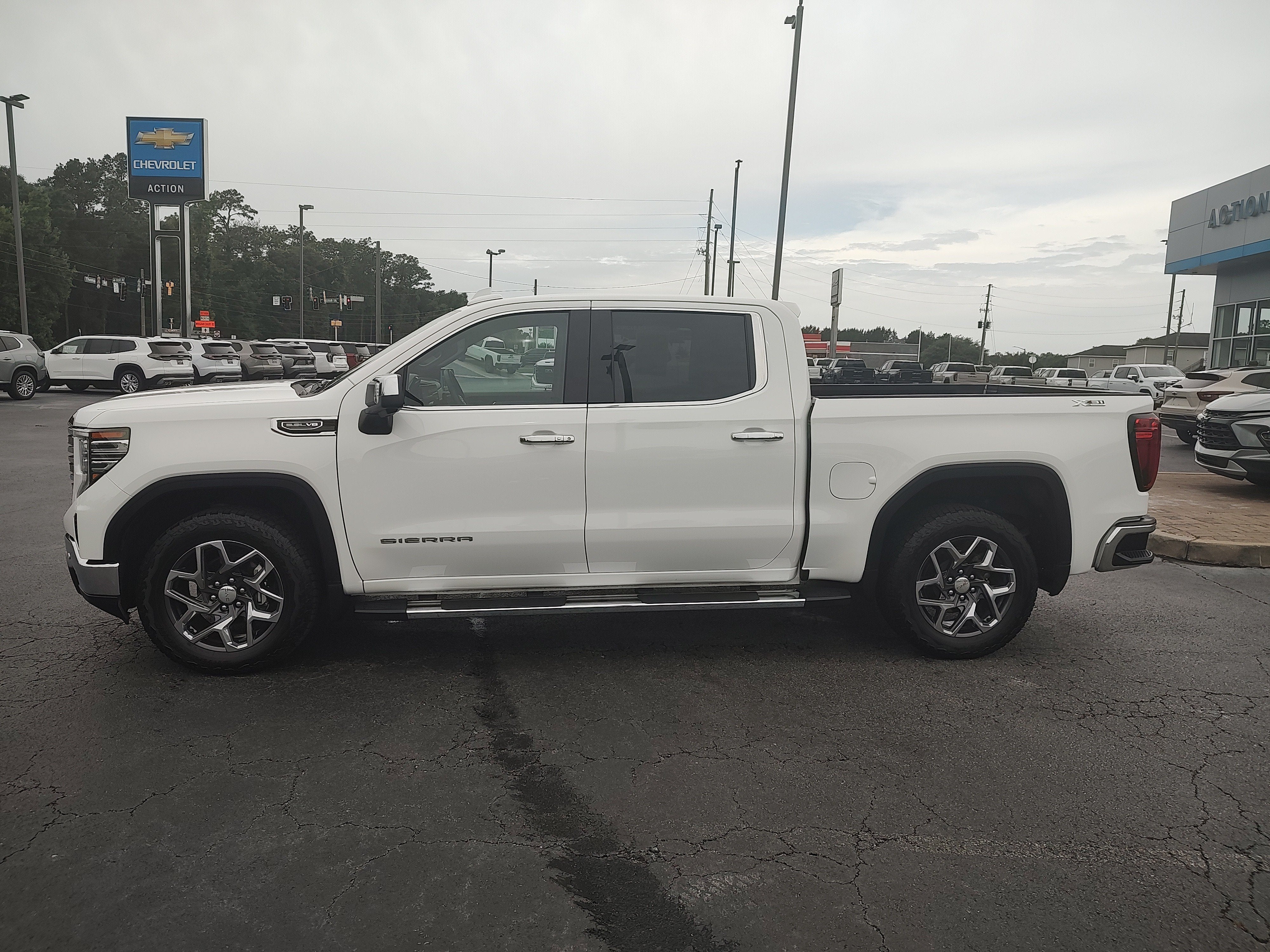 2025 GMC Sierra 1500 — side profile view