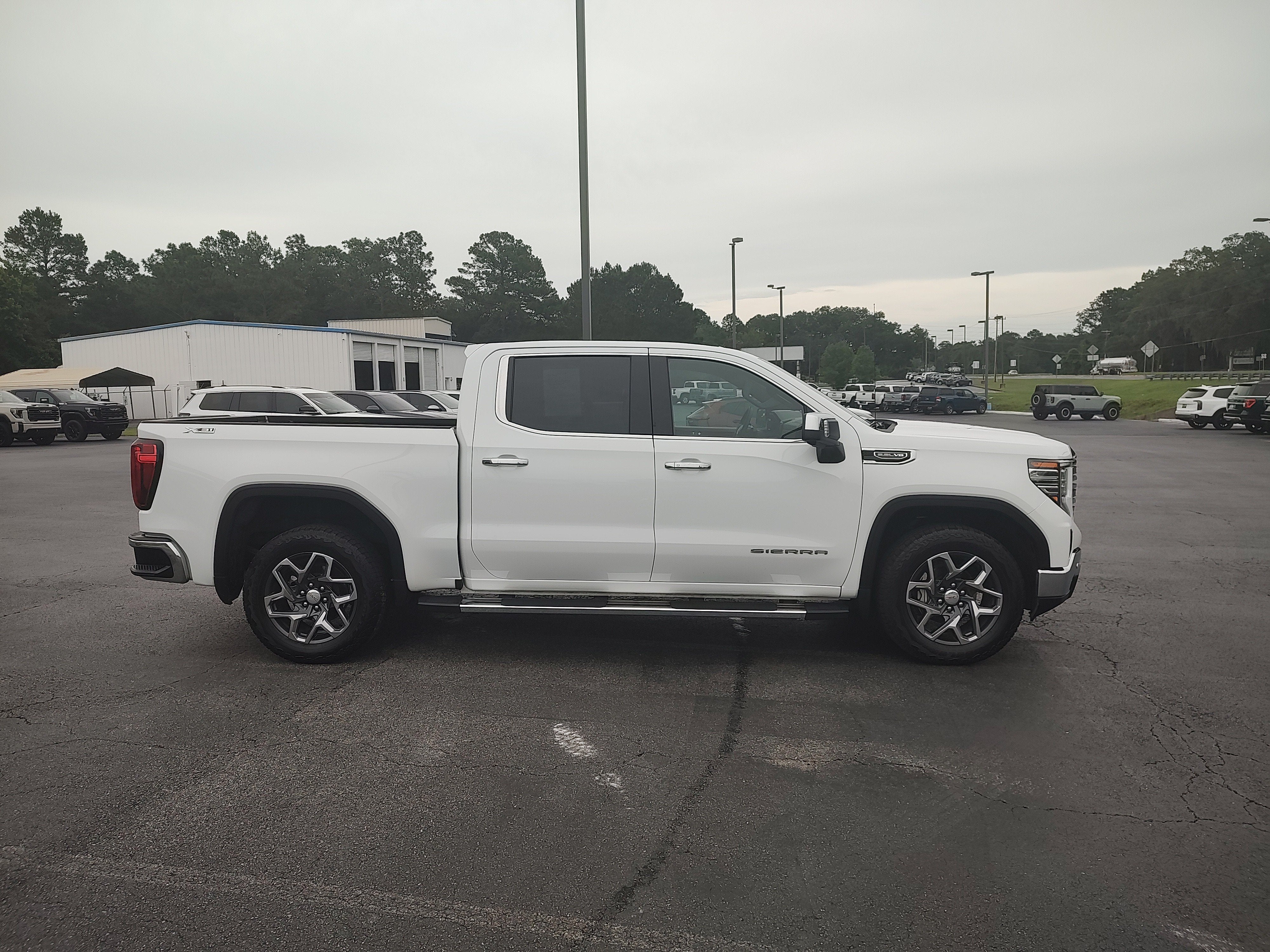 2025 GMC Sierra 1500 — detail view