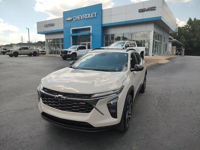 2026 Chevrolet Trax 2RS in White Sands — front three-quarter view