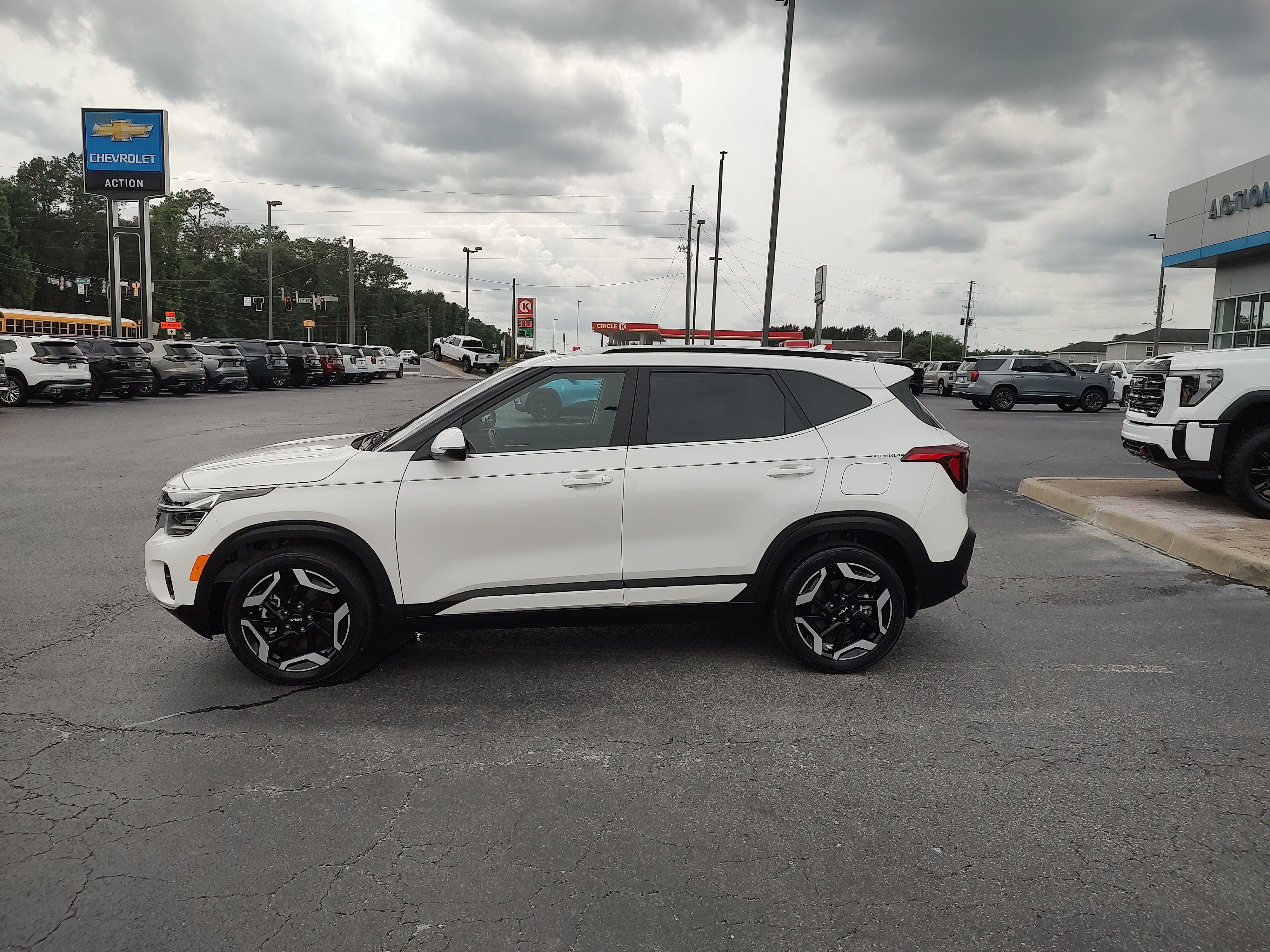 2024 Kia Seltos — side profile view